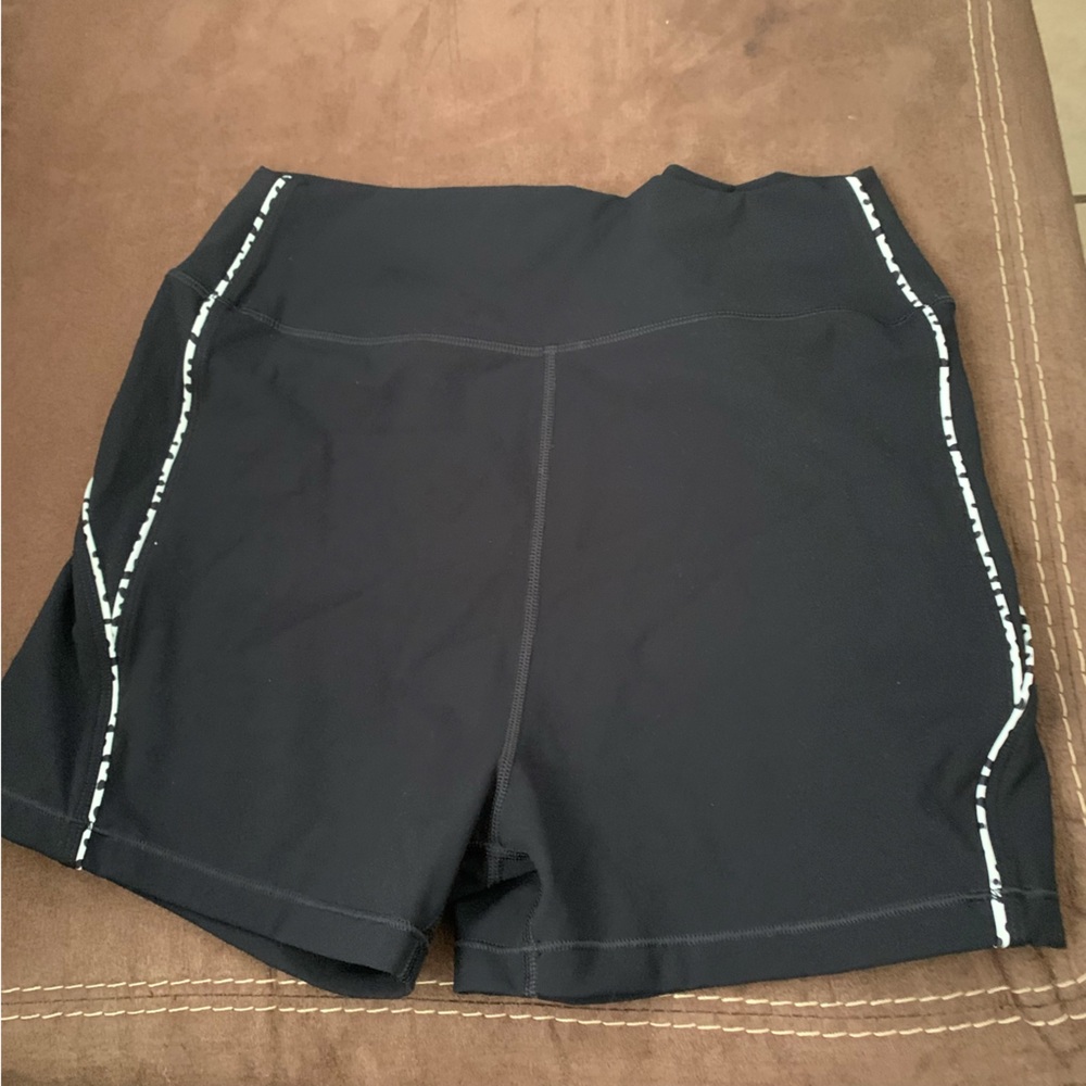 White fox active shorts